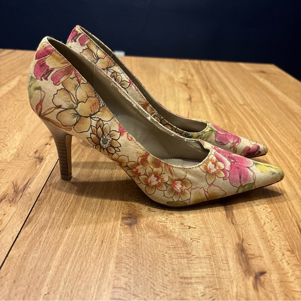 Cabrizi Floral Pumps Women’s 7.5 Elegant Dress Work Party Shoes